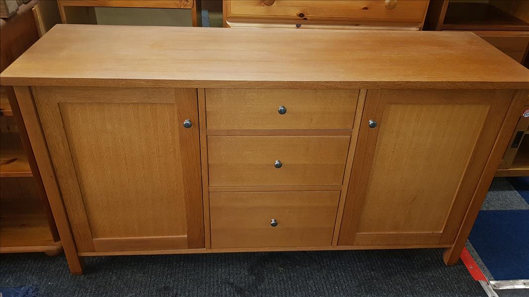 Lovely Condition Next Oak sideboard comes with 2 cupboards each side and 3 drawers in the middle still available in Next for £424.99 measurements are 1500 mm wide x 450mm deep x 800mm tall 