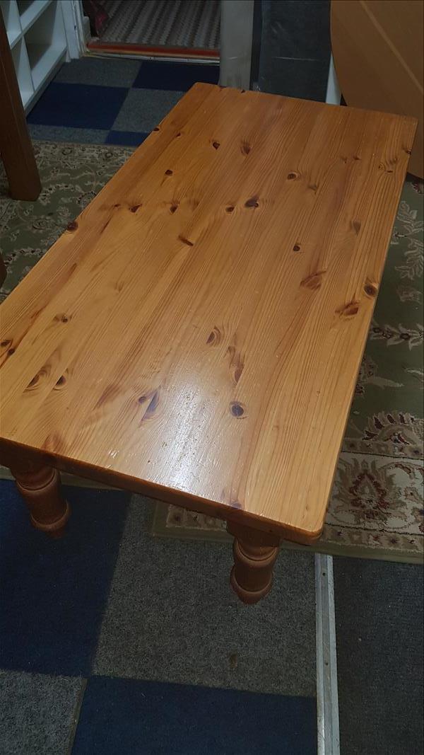 Very nice solid pine coffee table 1200mm long  x 600mm wide x 450mm tall
