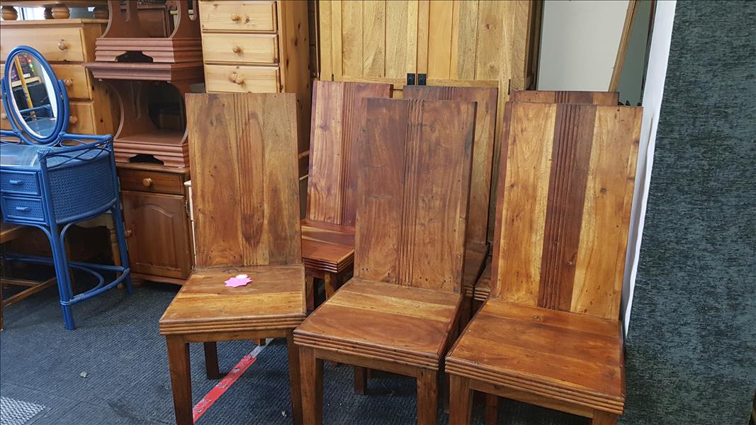 High Backed chairs and table 1500mm long x 900mm deep Excellent Condition 